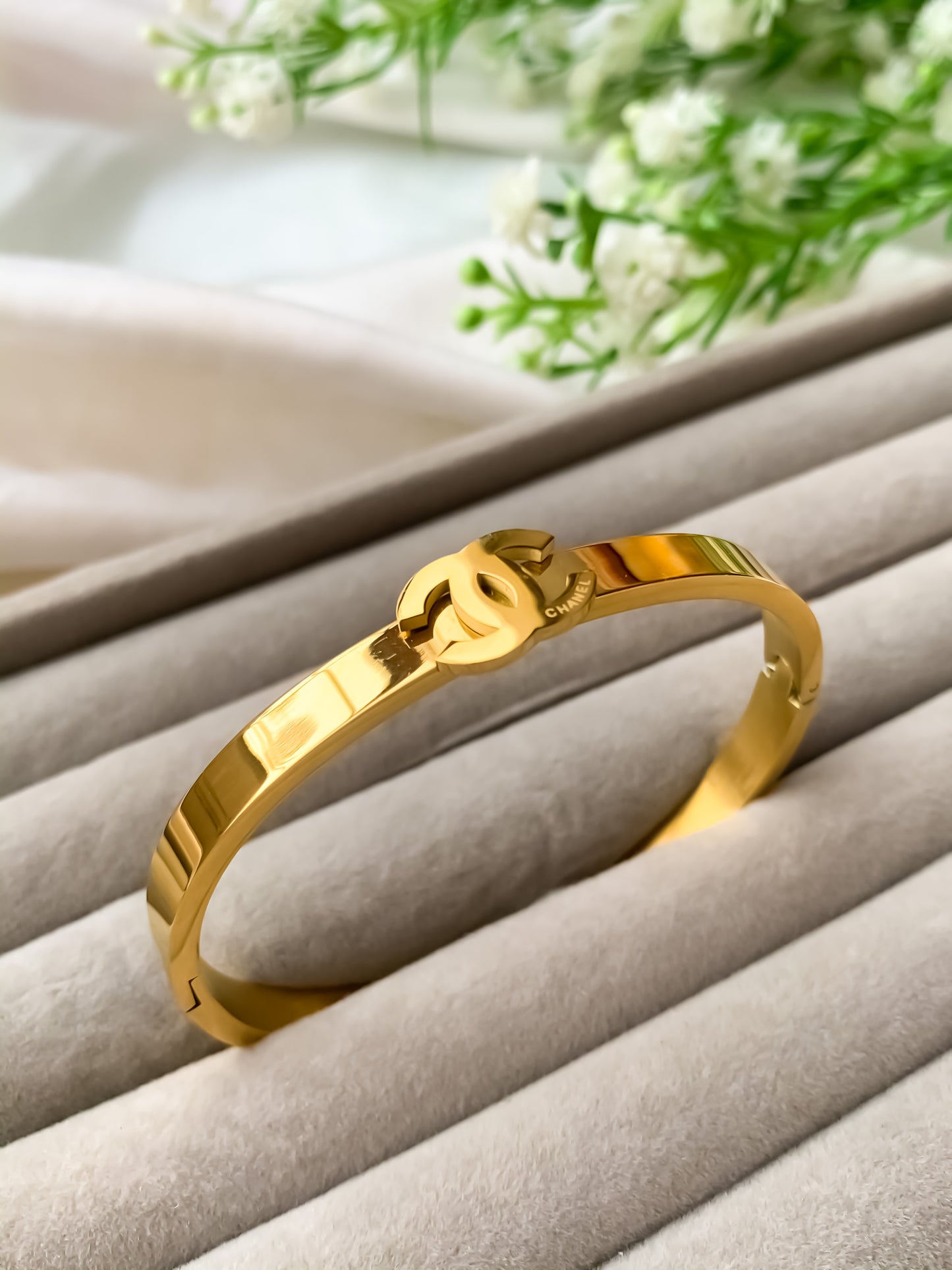 Stainless steel CC bracelet golden