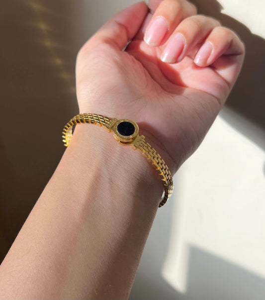 Golden/black bracelet with detailing