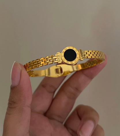 Golden/black bracelet with detailing